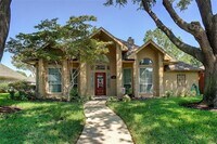 Building Photo - 108 Mesquitewood St
