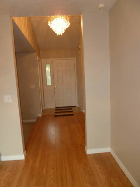 Building Photo - 4bd/2.5ba huge 2436sqft, 2-car garage, ful...