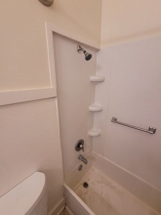 Building Photo - 1404 Bass Ave