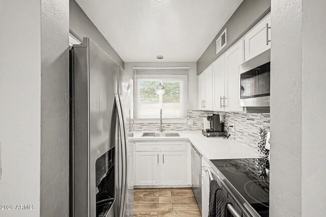 Building Photo - 4024 N Parkway Ave