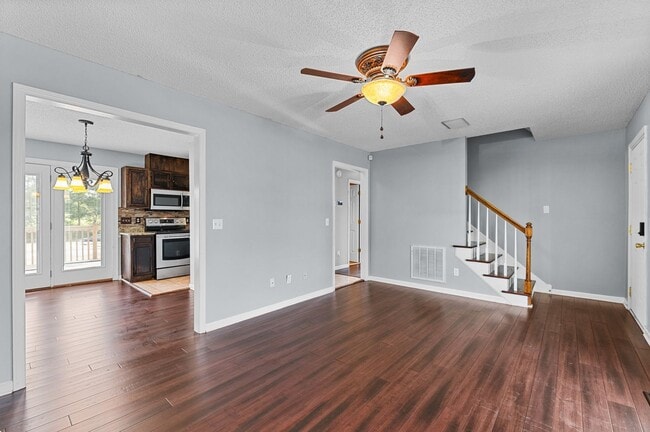Building Photo - Welcome to your Perfect Home:  3BD, Hardwo...