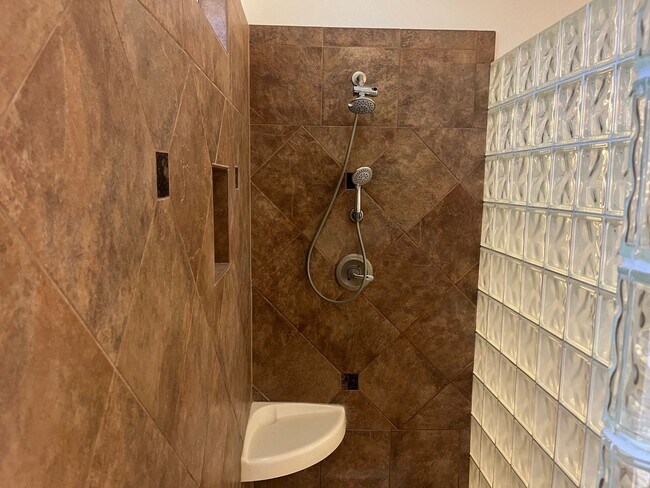 Building Photo - 14361 W Maui Ln