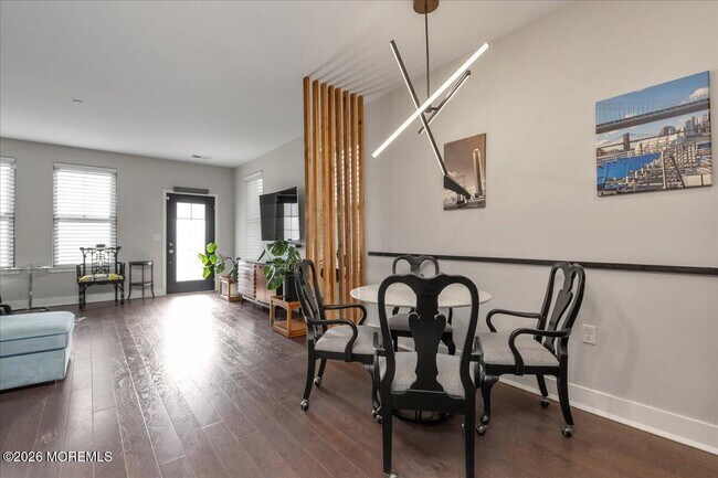 Building Photo - 29 Midway Rd N