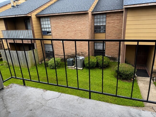 Building Photo - 9090 S Braeswood Blvd