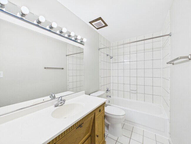 Building Photo - 4360 Mumford Dr