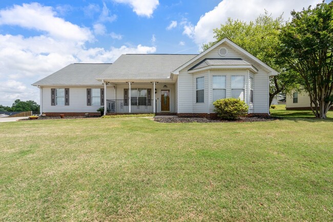 Primary Photo - Spacious 3 Bedroom Home Near Downtown Gree...