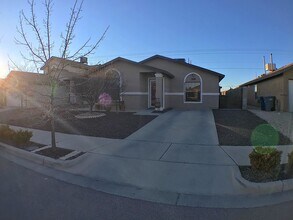 Building Photo - East El Paso 3bed/2bath Refrig A/C!