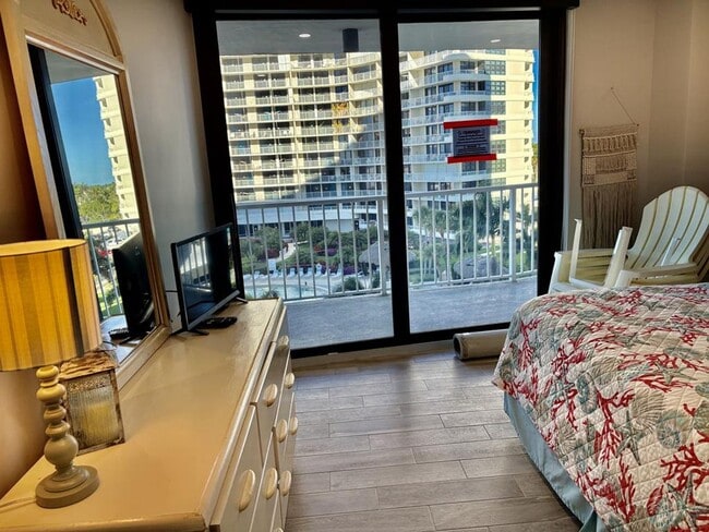 Building Photo - South Seas