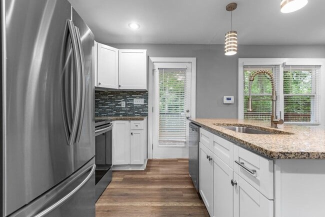 Building Photo - 1699 Flintwood Dr SE