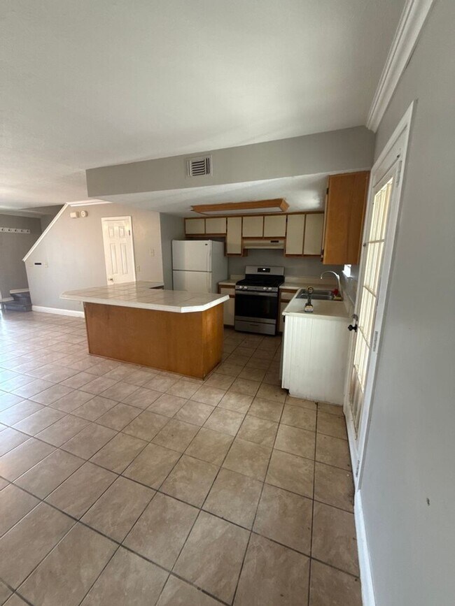Building Photo - For Rent! Beautiful 2BA/1.5BR Townhome in Gulf Highlands!