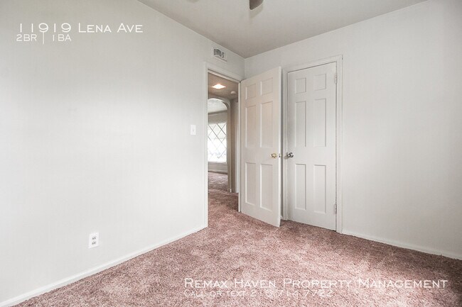 Building Photo - 11919 Lena Ave