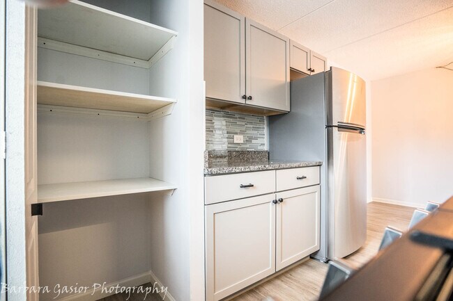 Building Photo - 835 Pearson St