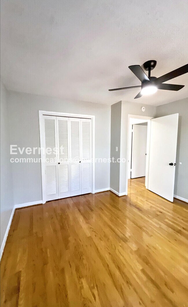 Building Photo - 1307 Brockton Dr