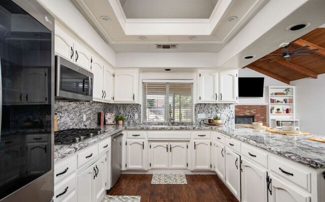 Building Photo - 13019 Queen Palm Ct