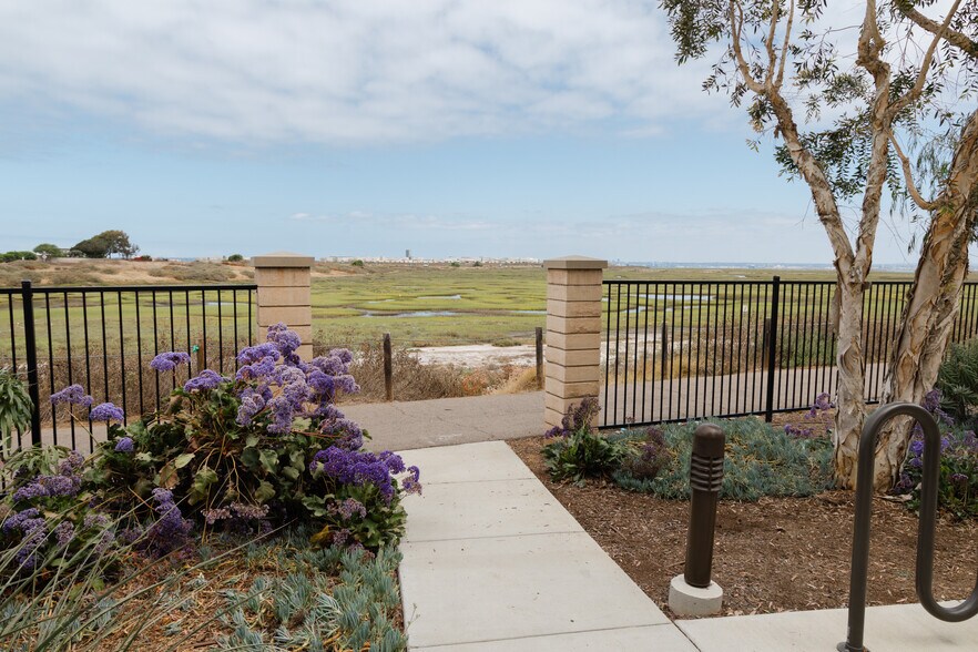 Building Photo - 505 Lark Way