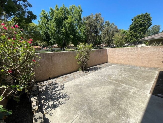 Building Photo - Updated La Ventana Condominium