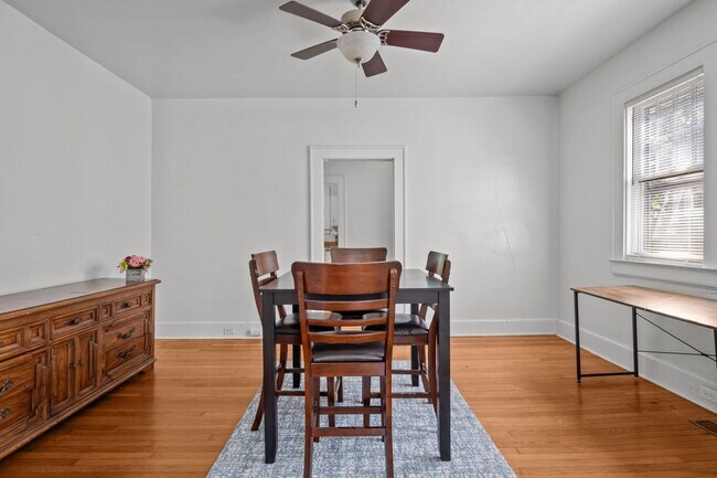 Building Photo - Spacious 5-Bed Home with Front Porch, Deck...