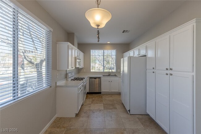 Building Photo - 167 Mountainside Dr