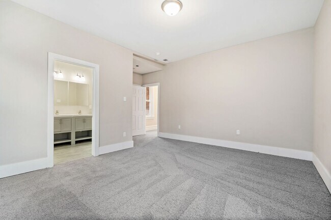 Building Photo - Beautiful Fully Renovated 4 Bedroom Home In The West End.  Available July!