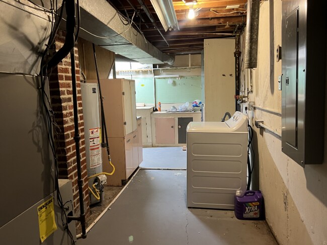 Building Photo - 7720 E Clay St