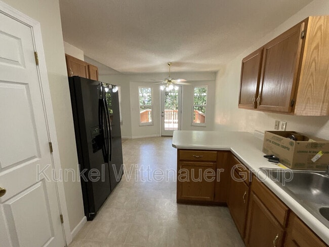 Building Photo - 1545 Fairoaks Dr