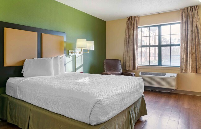 Building Photo - Furnished Studio-Detroit - Farmington Hills