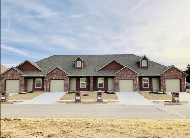 Exterior 2 Bedroom w/Garage - Villas at Summit Pointe