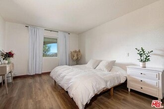 Building Photo - 10827 Pacific View Dr