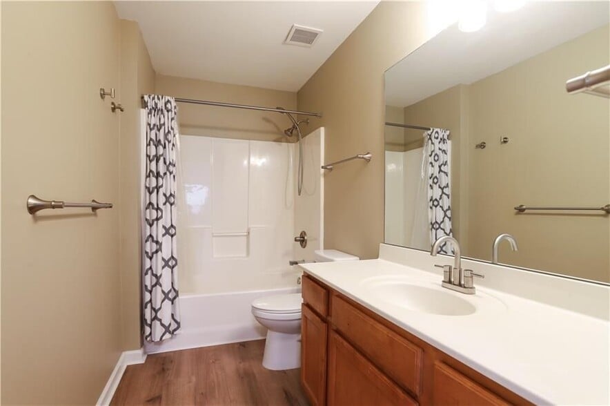 Building Photo - 2216 Worrall Hill Dr