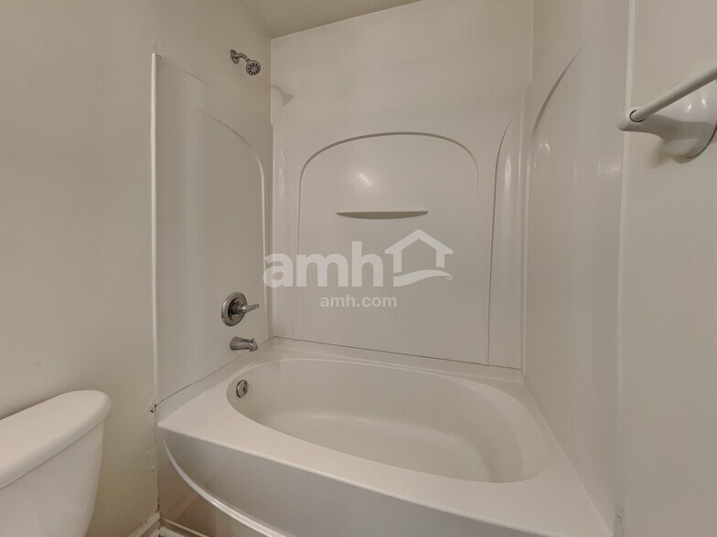 Building Photo - 4544 Fairport Ct