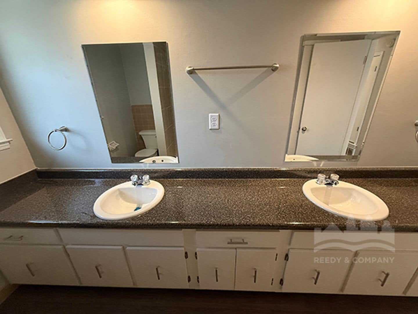 Building Photo - 5700 Ridgetop Dr