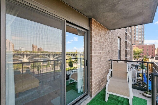 Building Photo - 401 S 1st St