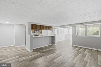 Building Photo - 907 Woodbridge Ct