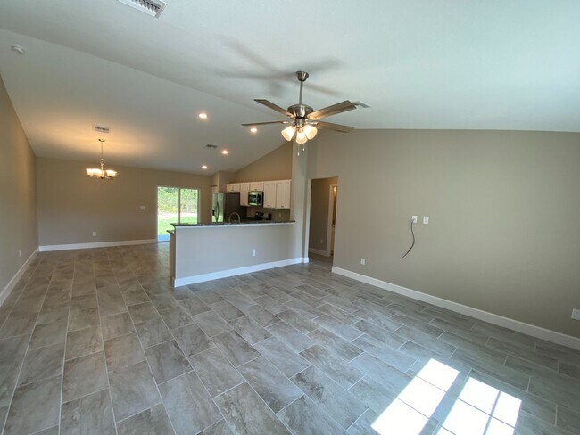 Building Photo - Desirable SW Ocala Neighborhood 3/2/2 **Wo...