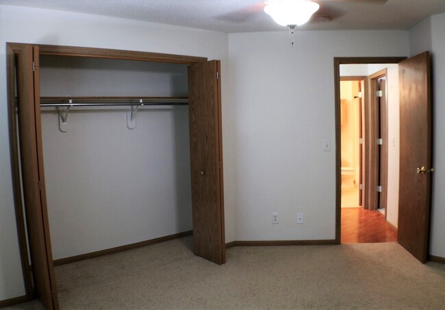 Building Photo - $1,125 | 2 Bedroom, 1 Bathroom Condo | No ...