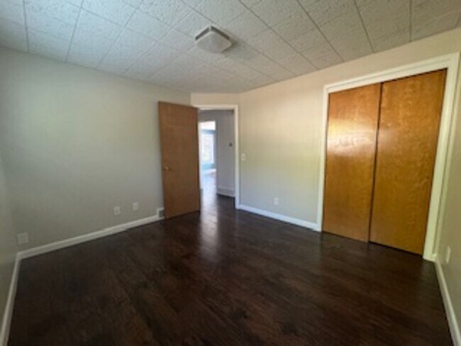 Building Photo - GORGEOUS Avenues Home!!!