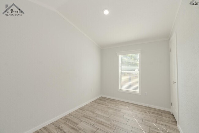 Building Photo - 106 S Pacific Ave