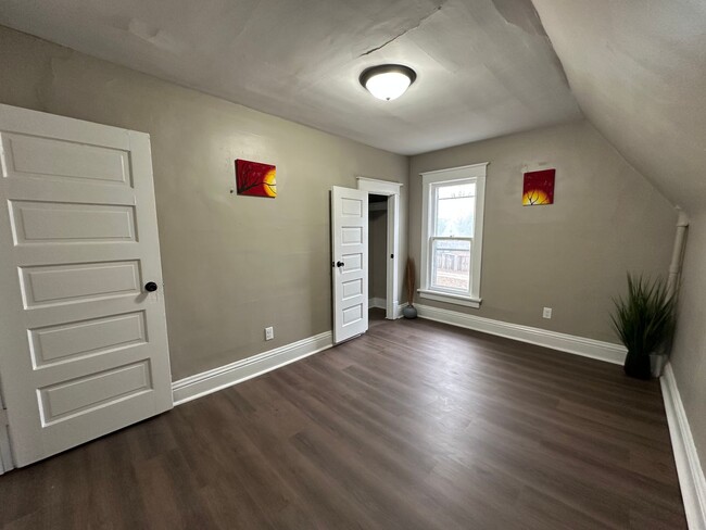 Building Photo - Newly remodeled 3 bed, 1 bath home for ren...