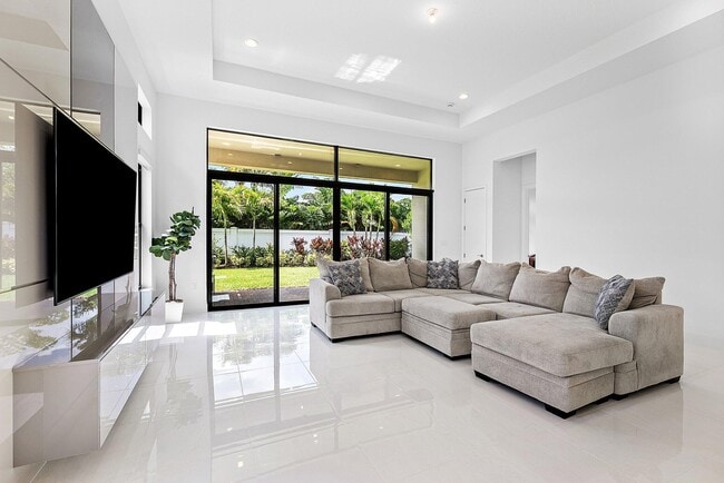 Building Photo - 8330 Essex Country Clb Dr