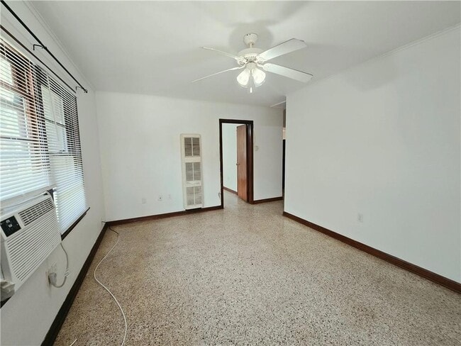 Building Photo - 720 Oaklawn Dr