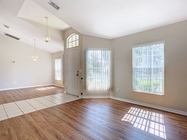 Building Photo - 374 Pine Springs Dr