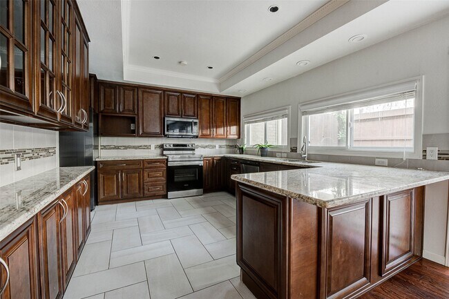 Building Photo - 201 Vanderpool Ln