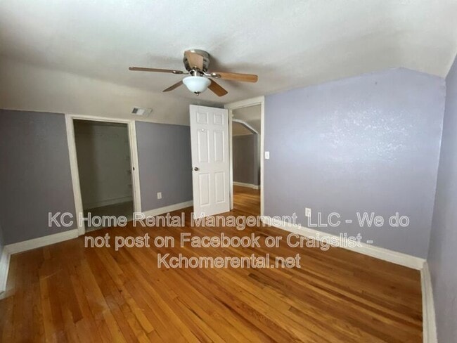 Building Photo - 406 W 77th St