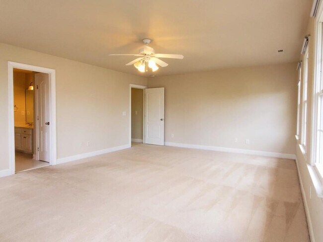 Building Photo - 102 Alden Village Ct