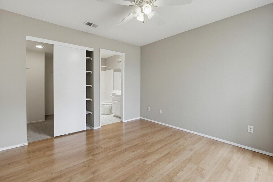 Building Photo - 9439 Fairgrove Ln