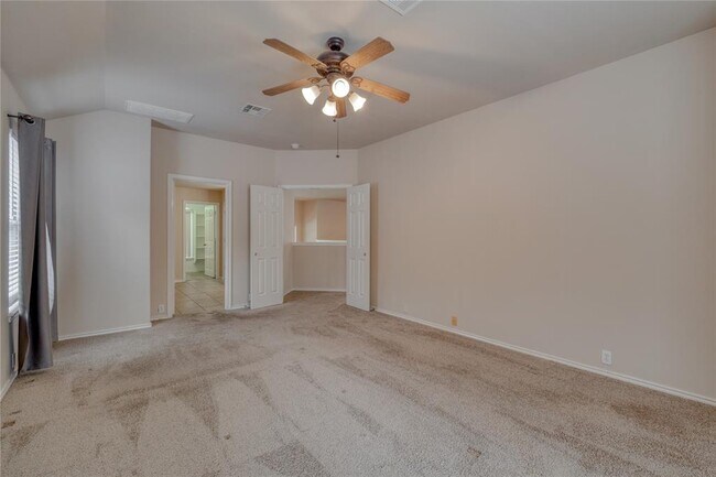Building Photo - 525 Golden Creek Dr