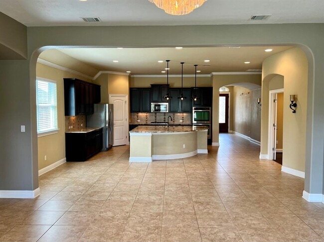 Building Photo - 8712 Vantage Point Dr