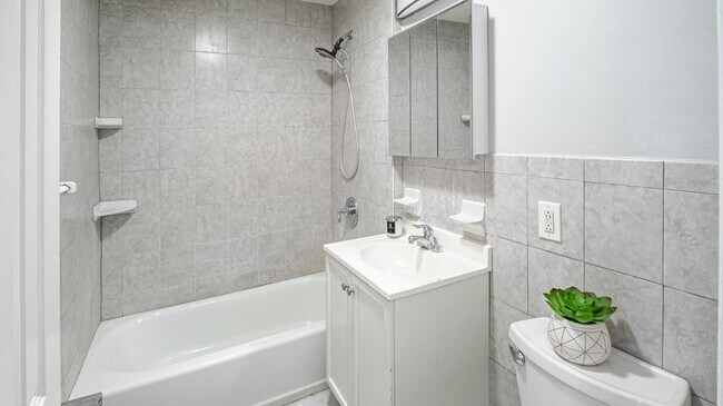 Building Photo - 6314 Park Ave