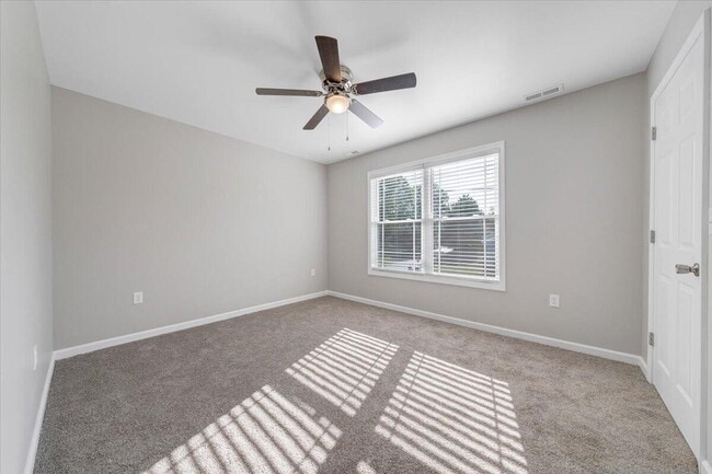 Building Photo - 1702 Baldwin Ave NE