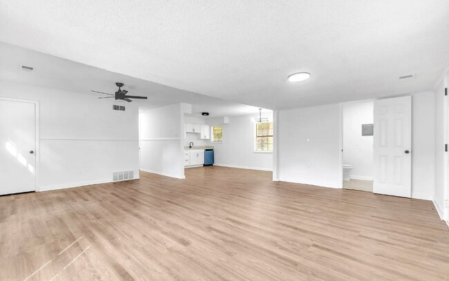 Building Photo - 2919 Normandy Dr